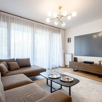 Долгосрочная аренда стильной 3-комнатной квартиры, 88 м², ЖК Skyline, Белград, Сербия